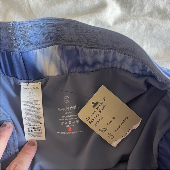 Sweaty Betty On Your Marks 2 in 1 Shorts XL NWT - Picture 4 of 6
